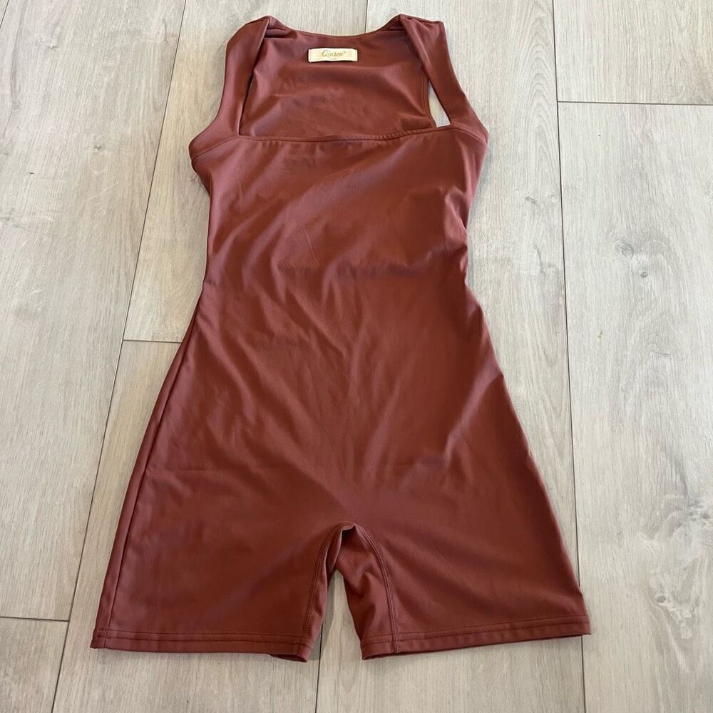 Qinsen women’s romper size 4